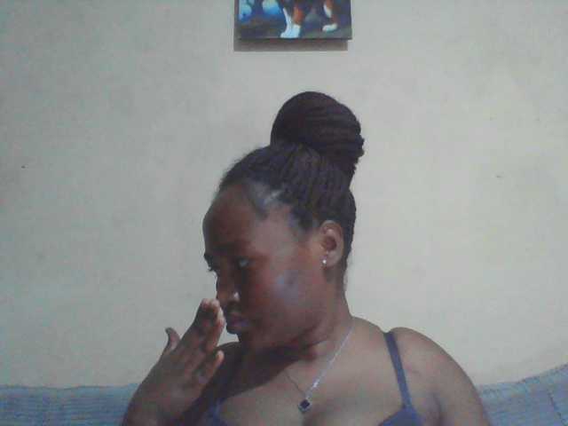 Curveydoll live cam on BongaCams