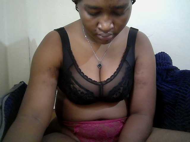 Curveydoll live cam on BongaCams