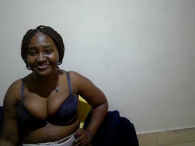 Curveydoll live cam on BongaCams