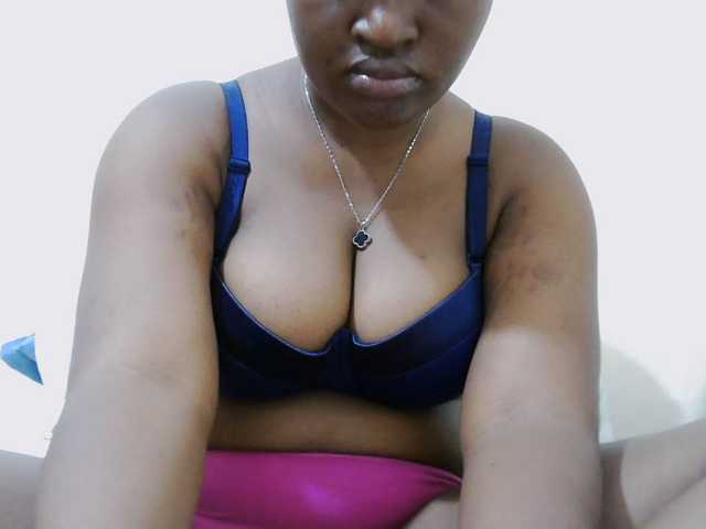 Curveydoll live cam on BongaCams