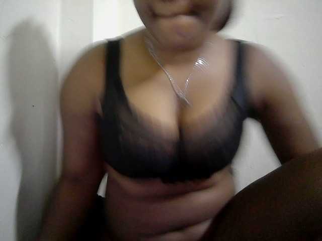 Curveydoll live cam on BongaCams
