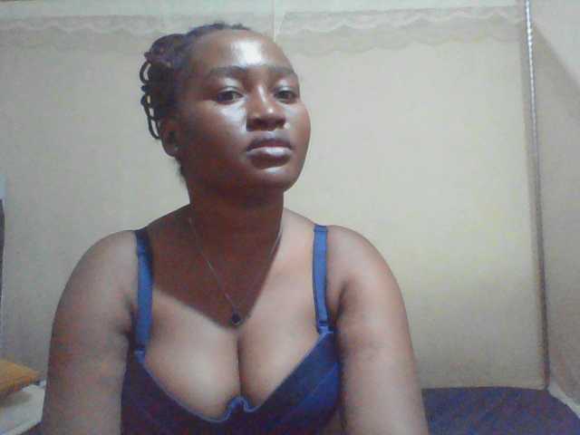 Curveydoll live cam on BongaCams