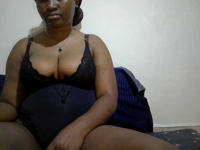 Curveydoll live cam on BongaCams