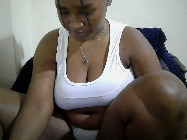 Curveydoll live cam on BongaCams