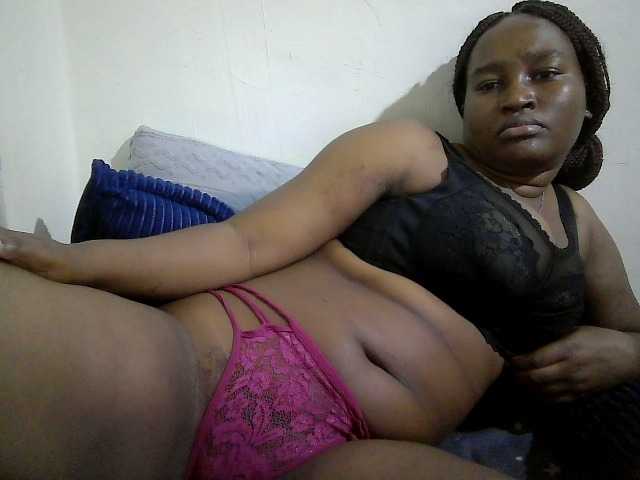 Curveydoll live cam on BongaCams