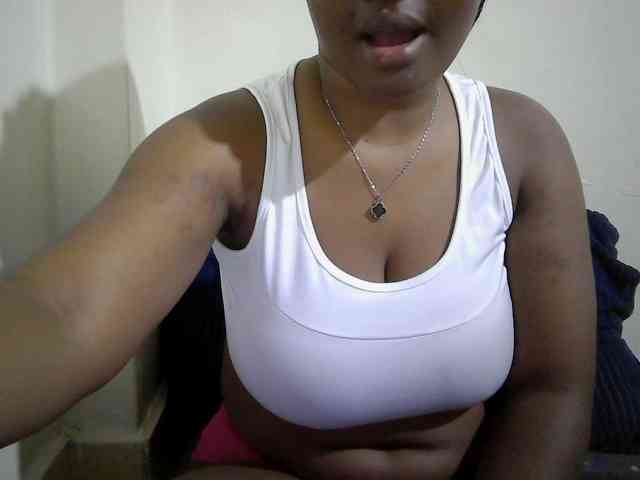 Curveydoll webcam