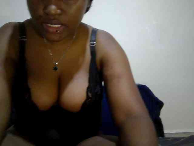 Curveydoll webcam