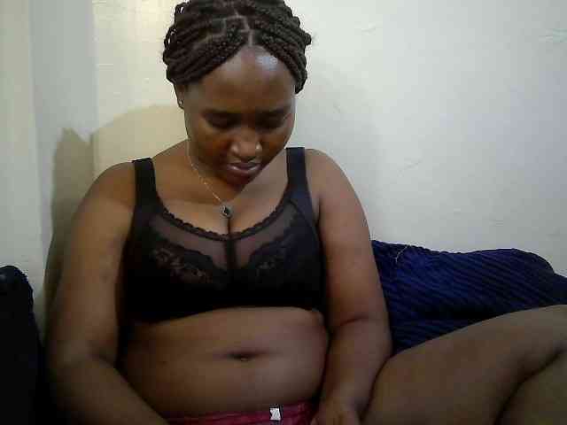 Curveydoll webcam