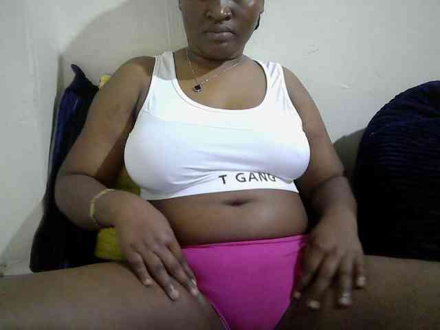 Curveydoll webcam