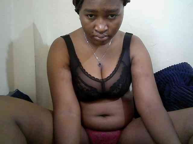 Curveydoll webcam