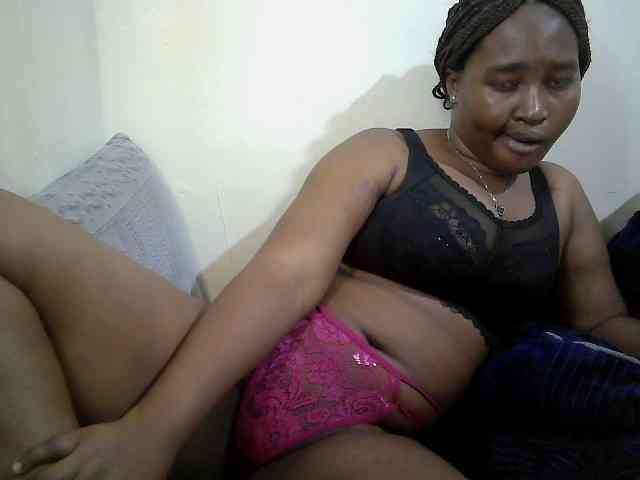 Curveydoll webcam