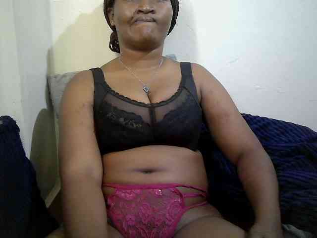 Curveydoll webcam