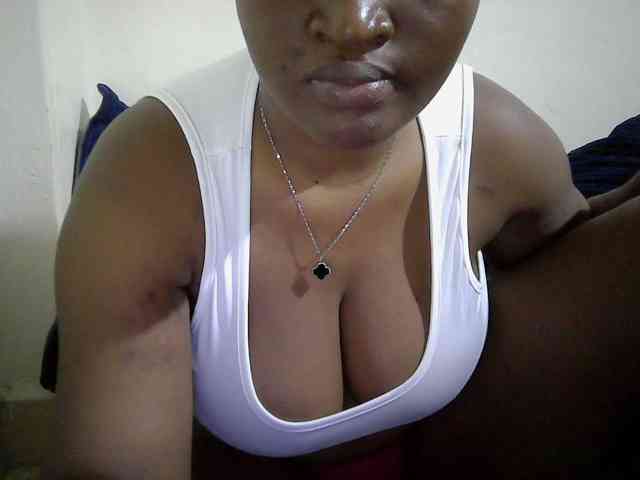Curveydoll webcam