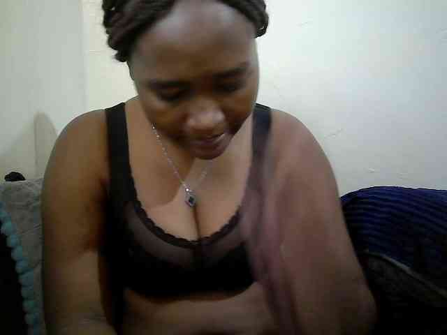 Curveydoll webcam