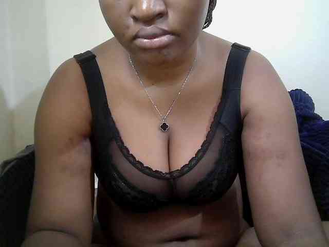 Curveydoll webcam
