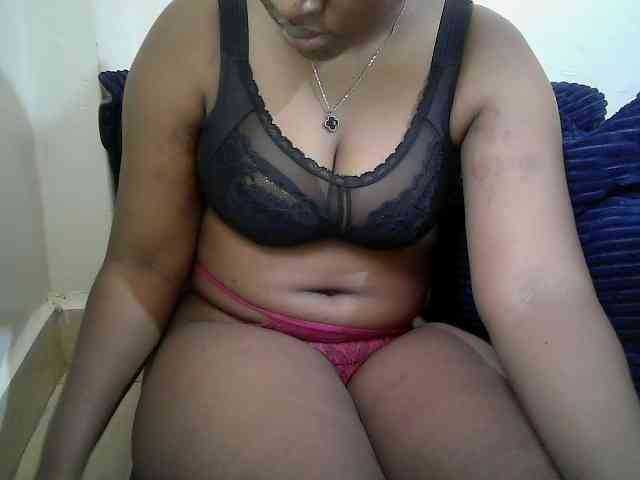 Curveydoll webcam