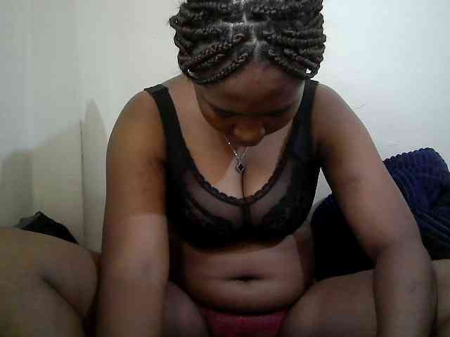 Curveydoll webcam