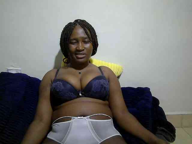 Curveydoll webcam