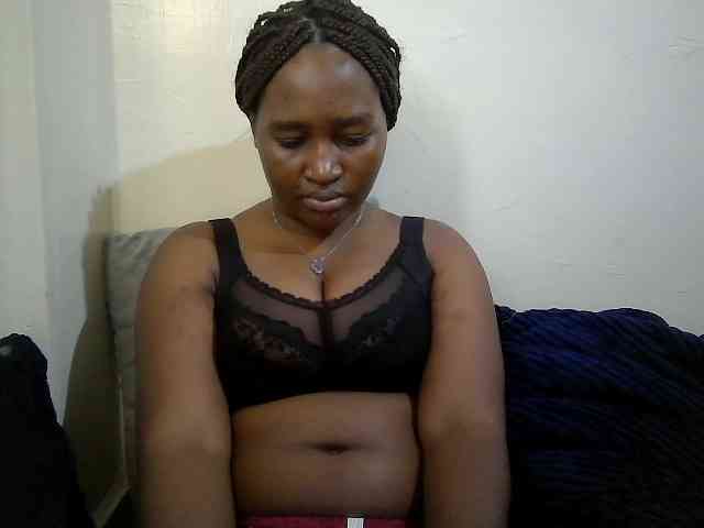 Curveydoll webcam