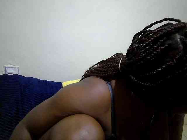 Curveydoll webcam