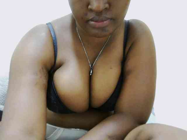 Curveydoll webcam