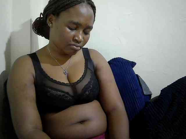 Curveydoll webcam
