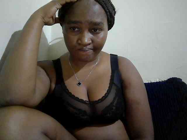 Curveydoll webcam
