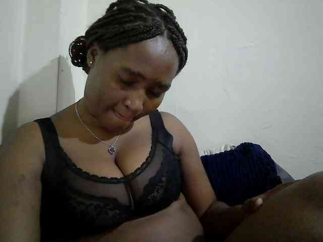 Curveydoll webcam