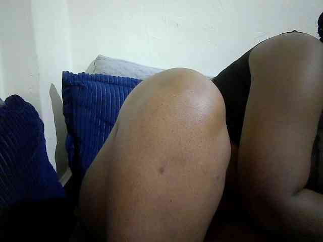 Curveydoll webcam