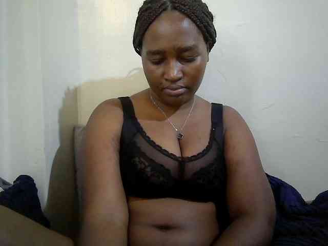 Curveydoll webcam