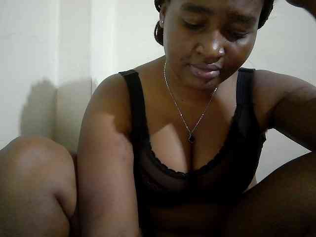 Curveydoll webcam