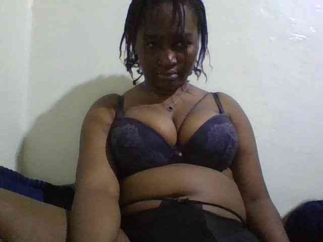 Curveydoll webcam