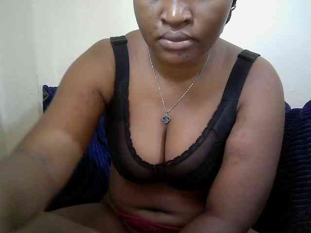 Curveydoll webcam