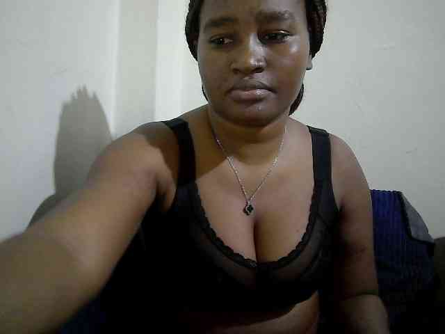 Curveydoll webcam