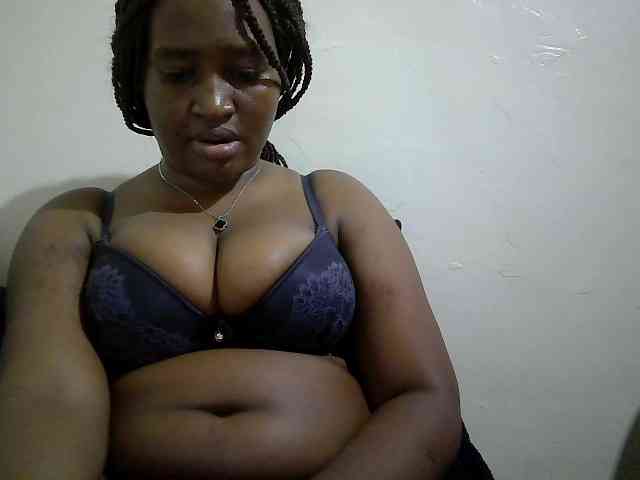 Curveydoll webcam