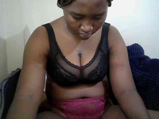 Curveydoll webcam