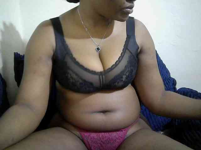 Curveydoll webcam