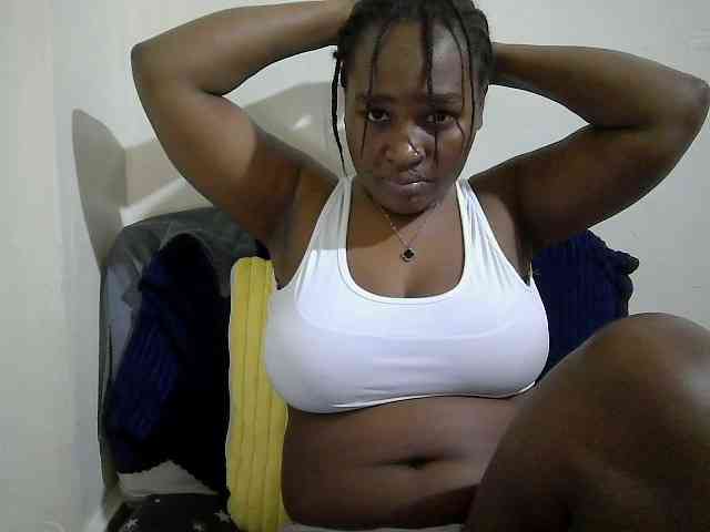 Curveydoll webcam