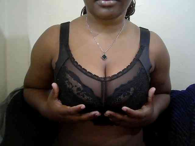 Curveydoll webcam