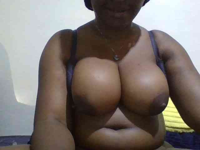Curveydoll webcam