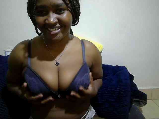 Curveydoll webcam