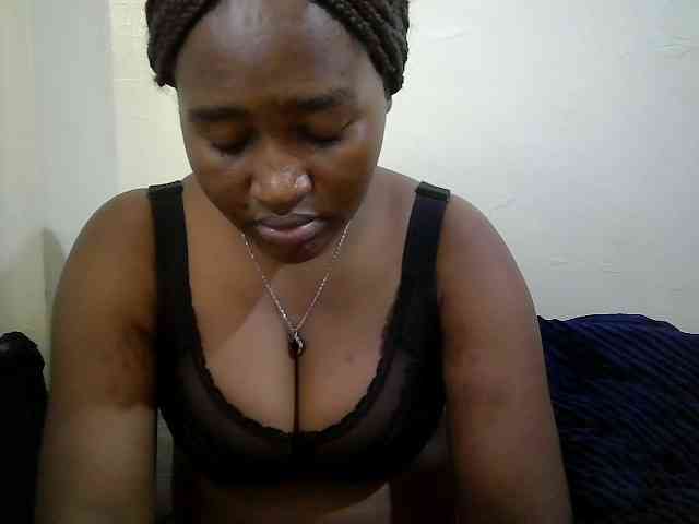 Curveydoll webcam