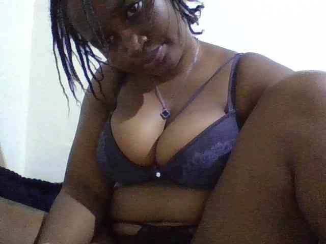 Curveydoll webcam