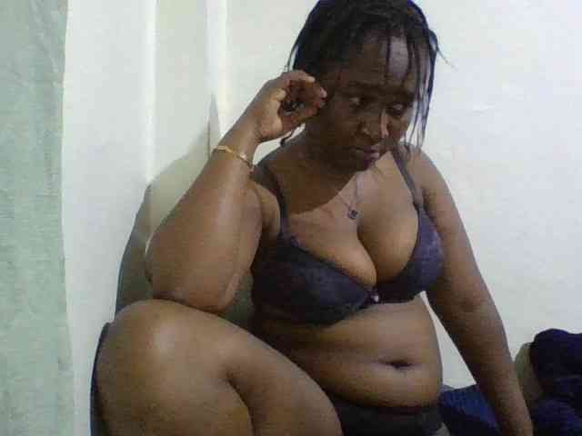 Curveydoll webcam