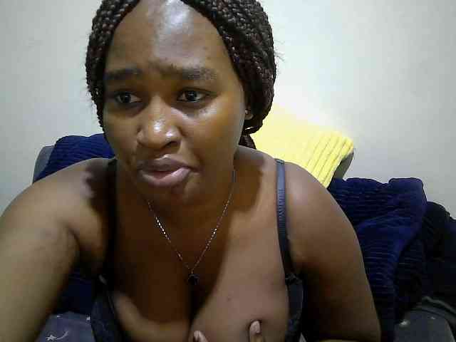 Curveydoll webcam