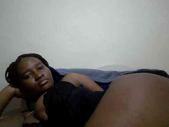 Curveydoll webcam