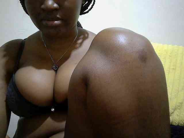 Curveydoll webcam