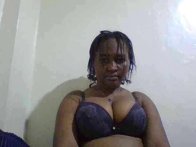 Curveydoll webcam
