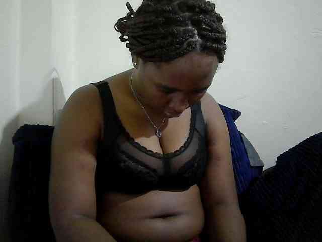 Curveydoll webcam