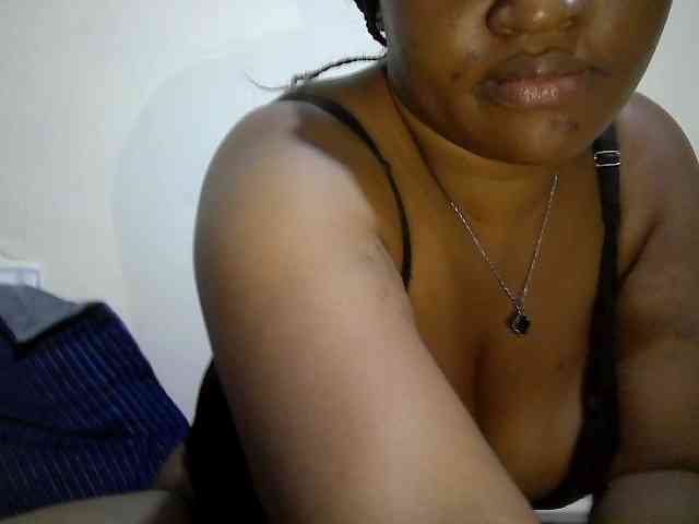 Curveydoll webcam